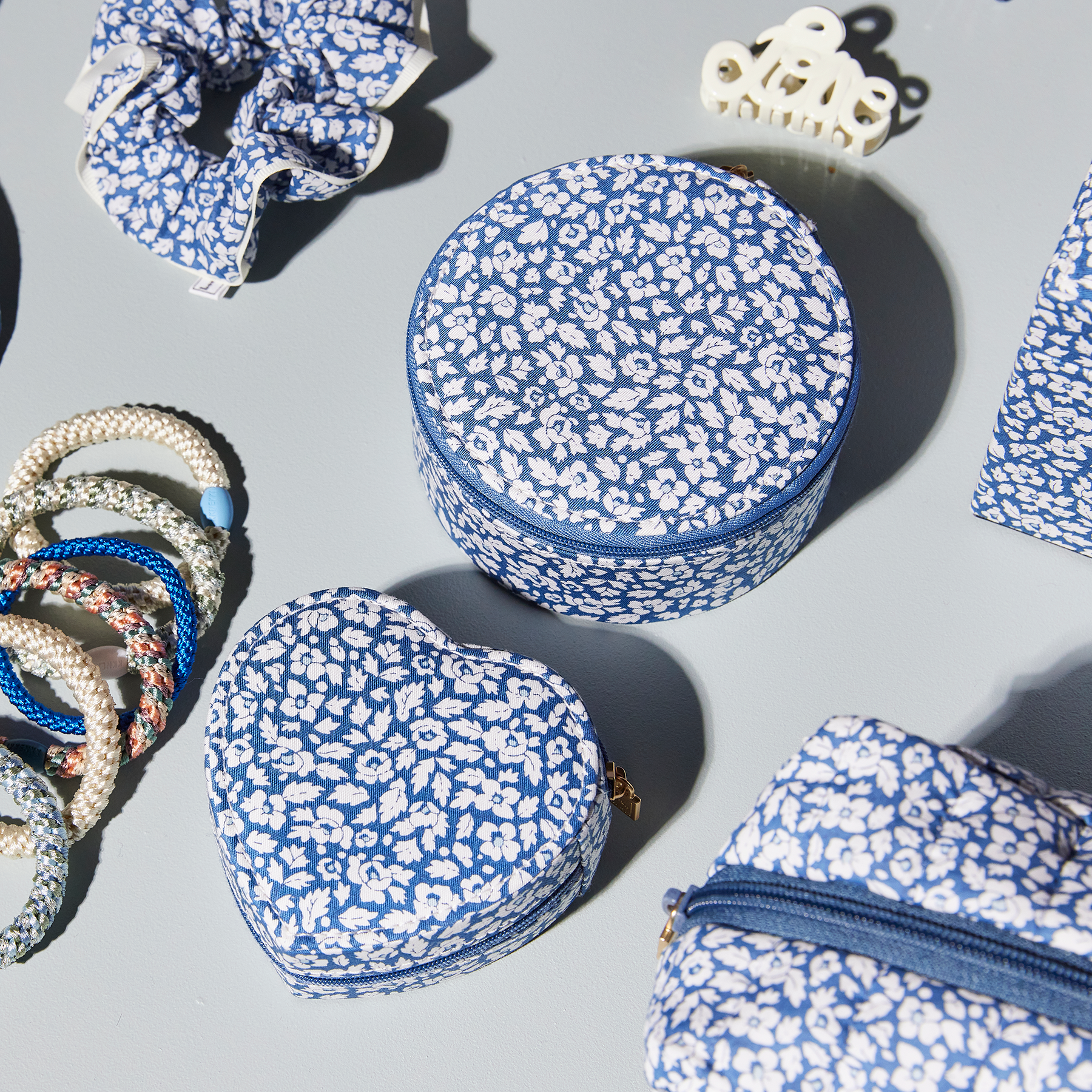 JEWELRY BOX ROUND MW LIBERTY FEATHER BLUE