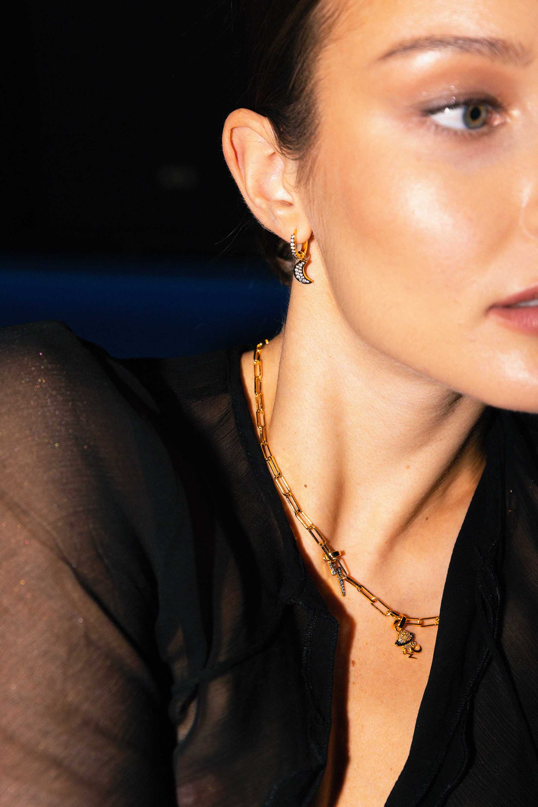 SMALL HOOPS INK WHITE